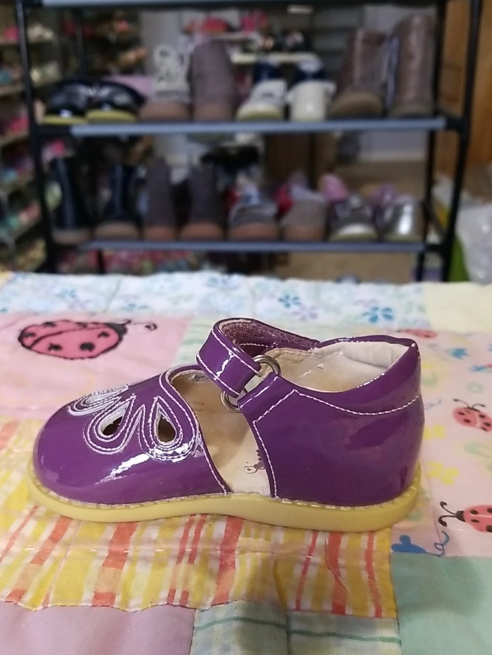 Livie & Luca Purple Patent Leather Mary Jane Size 4 Petals Excellent condition